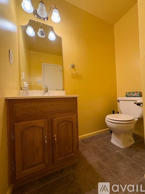 Ardmore Townhome: 700 Ardmore Avenue