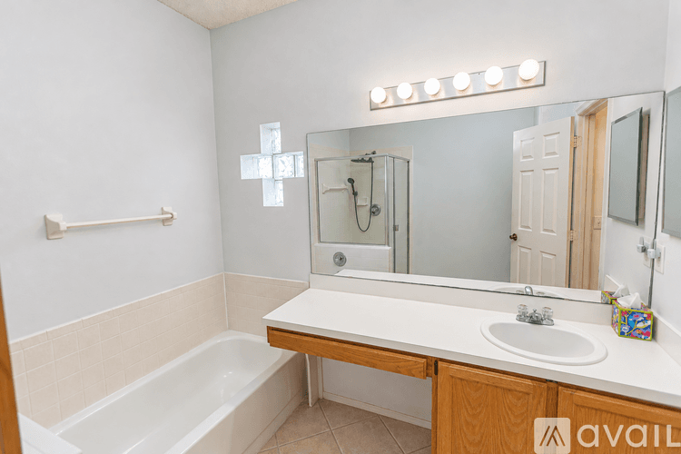 Longwood House: 808 Shell Lane