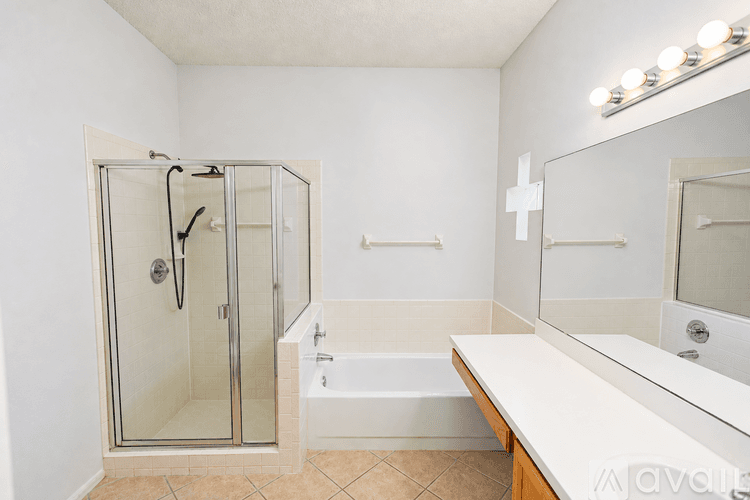 Longwood House: 808 Shell Lane