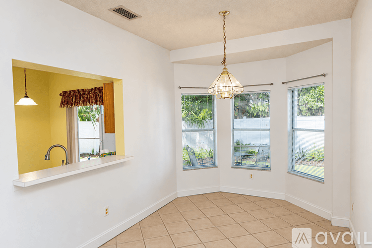 Longwood House: 808 Shell Lane