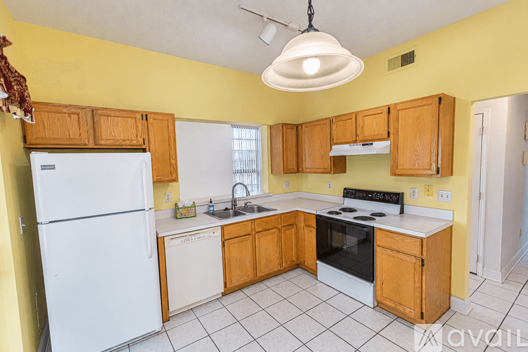 Longwood House: 808 Shell Lane