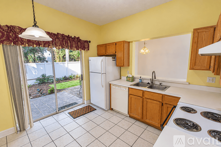 Longwood House: 808 Shell Lane