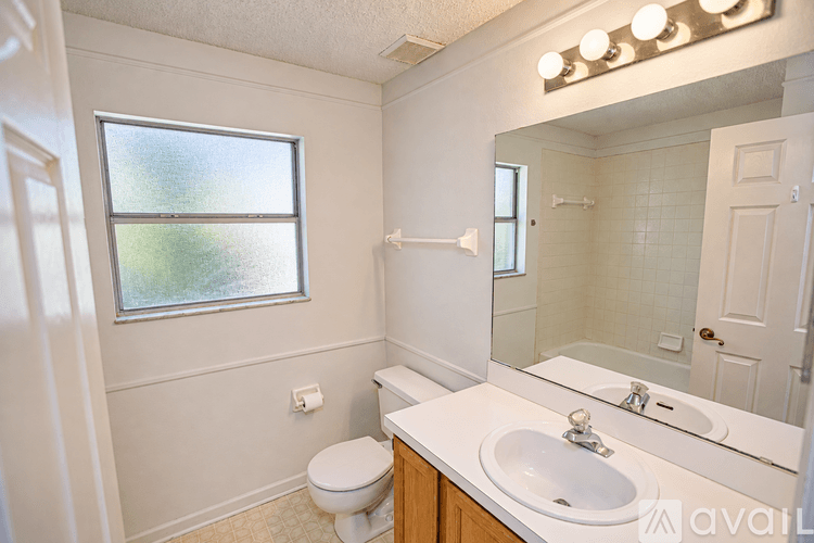 Longwood House: 808 Shell Lane