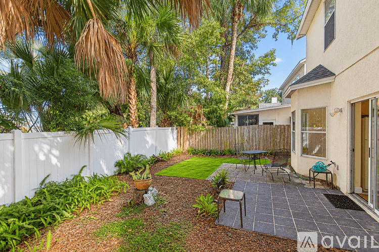 Longwood House: 808 Shell Lane
