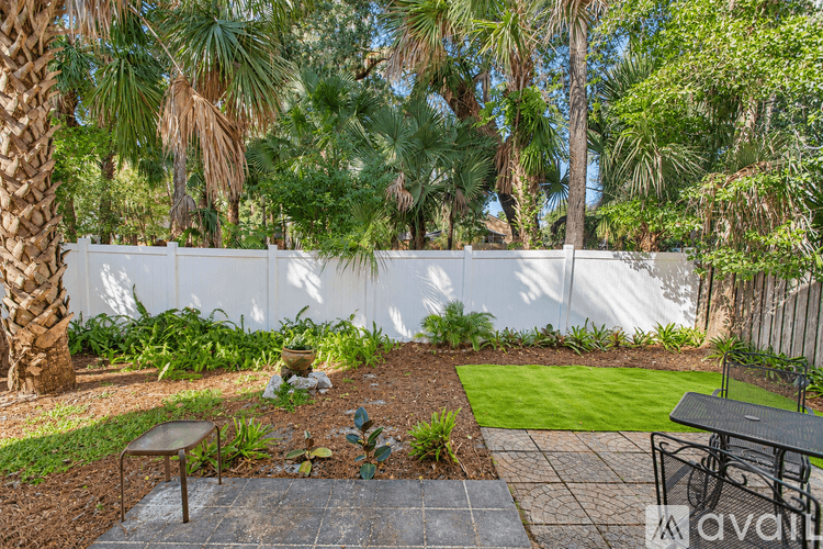 Longwood House: 808 Shell Lane