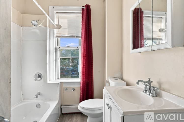 Providence Apartment: 10 Kossuth St