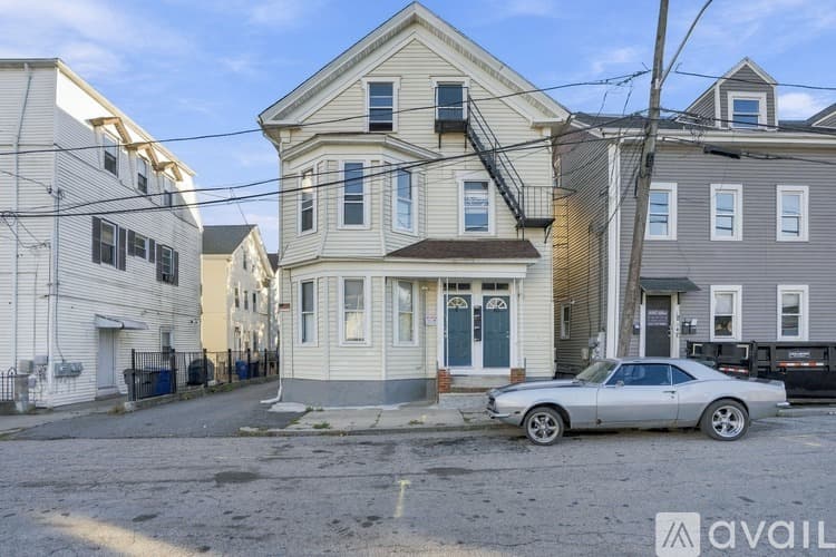 Providence Apartment: 10 Kossuth St