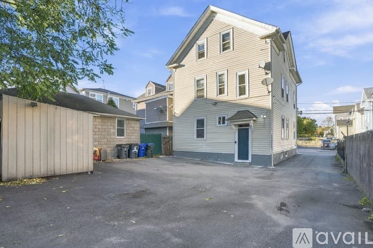 Providence Apartment: 10 Kossuth St