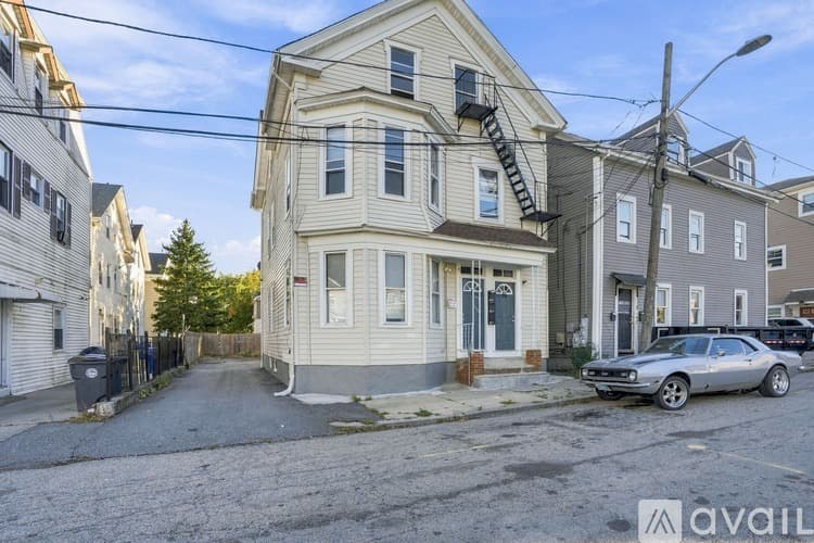 Providence Apartment: 10 Kossuth St