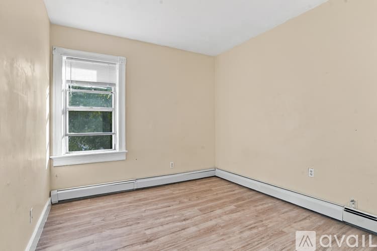Providence Apartment: 10 Kossuth St