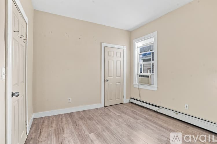 Providence Apartment: 10 Kossuth St