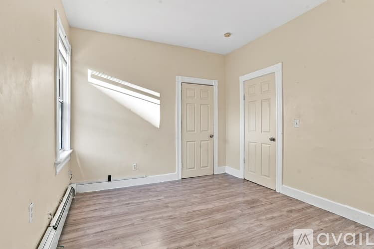 Providence Apartment: 10 Kossuth St