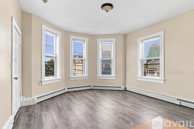 Providence Apartment: 10 Kossuth St
