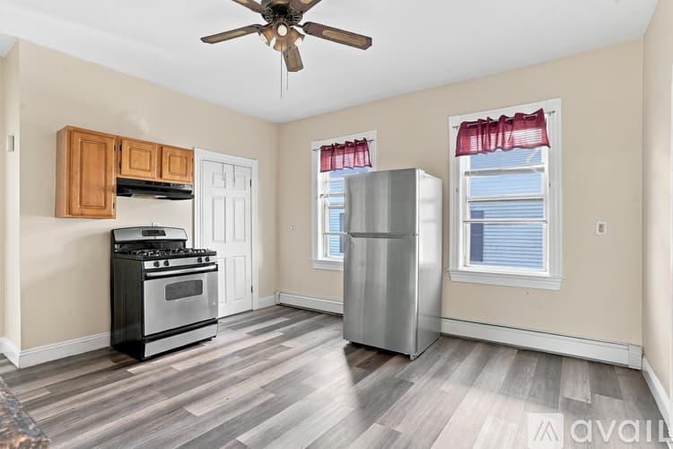 Providence Apartment: 10 Kossuth St