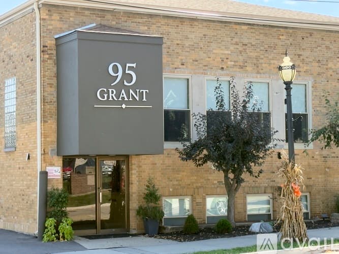 Crystal Lake Apartment: 95 Grant Street