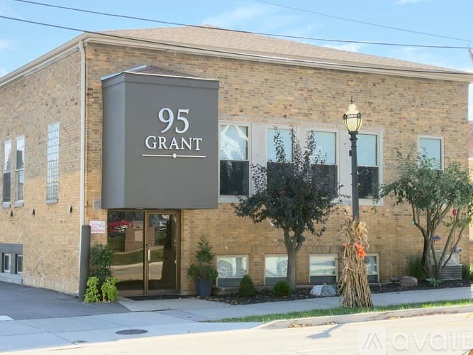 Crystal Lake Apartment: 95 Grant Street