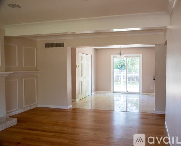 Chesterfield House: 15579 Country Ridge Drive