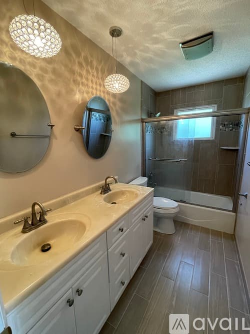 Chesterfield House: 15579 Country Ridge Drive