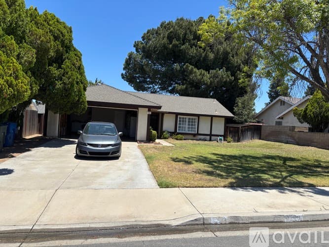 Riverside House: 3223 Saratoga Street