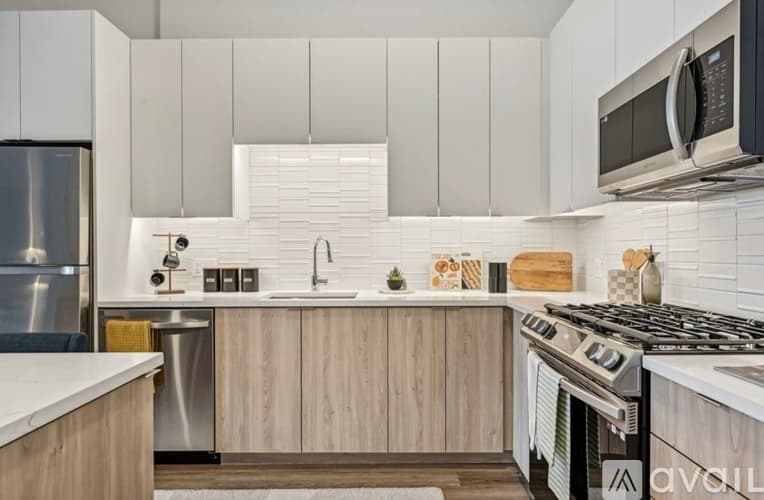 Chicago Apartment: 4601 N Marine Dr