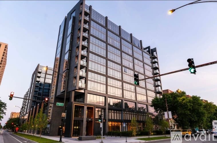 Chicago Apartment: 4601 N Marine Dr