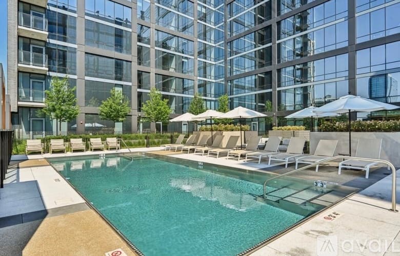 Chicago Apartment: 4601 N Marine Dr