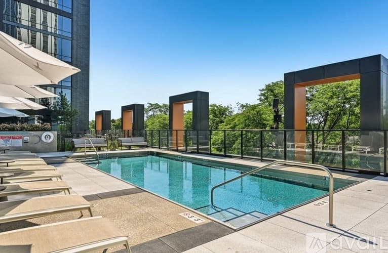 Chicago Apartment: 4601 N Marine Dr