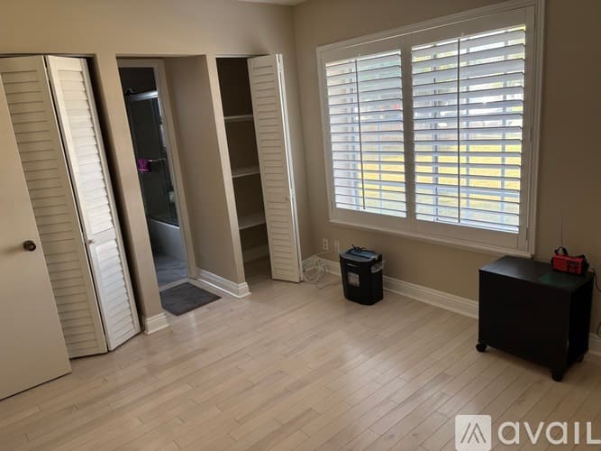 Riverside House: 3223 Saratoga Street