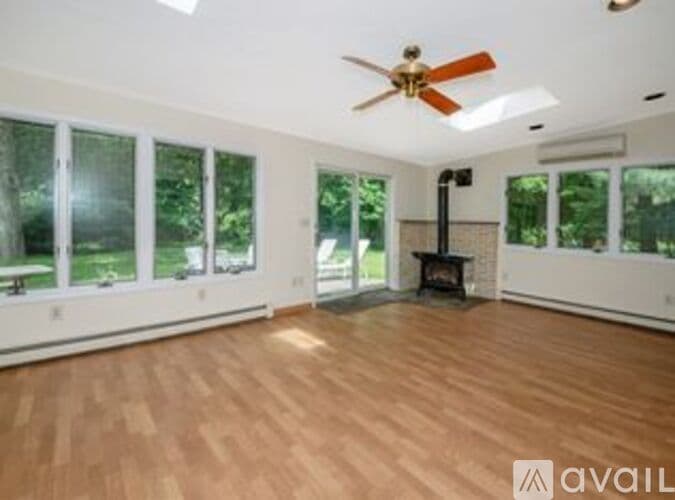 Norwalk House: 24 Friendly Road