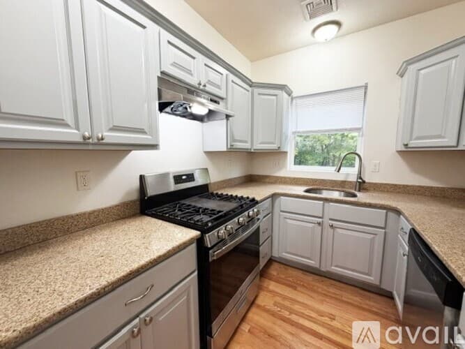 Dedham Apartment: 404 Whiting Ave