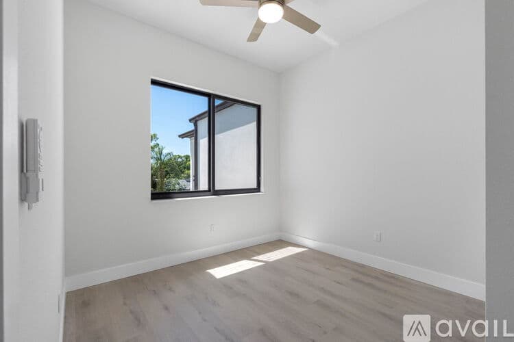 Tampa Townhome: 7015 N Central Ave