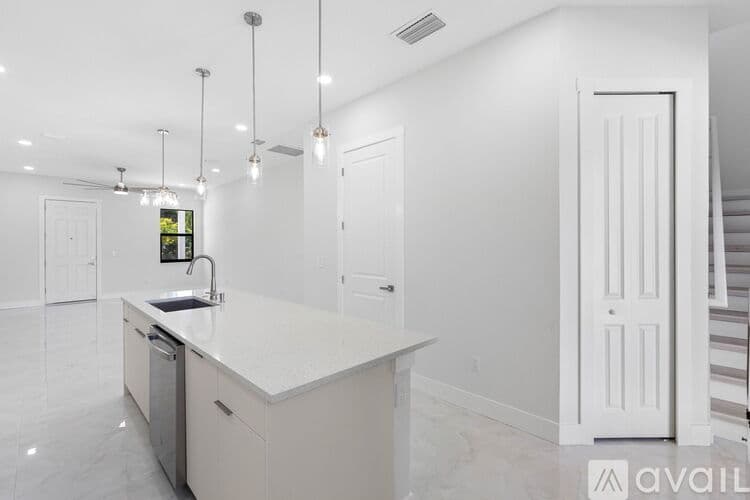 Tampa Townhome: 7015 N Central Ave