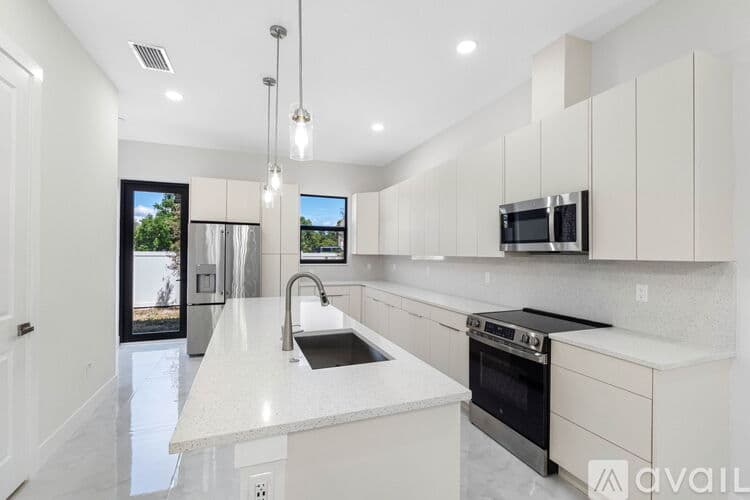 Tampa Townhome: 7015 N Central Ave