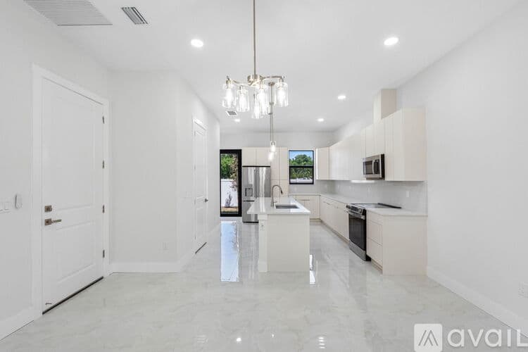 Tampa Townhome: 7015 N Central Ave