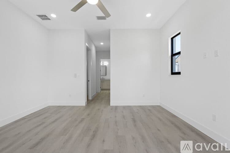 Tampa Apartment: 7015 N Central Ave