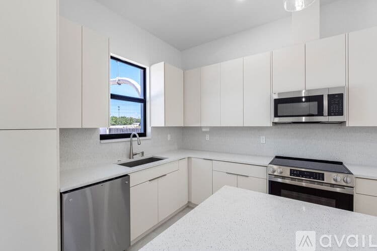 Tampa Apartment: 7015 N Central Ave