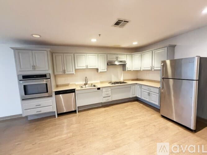 Dedham Apartment: 323 Washington St