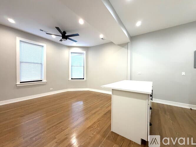 Chicago Apartment: 933 W Sheridan Rd