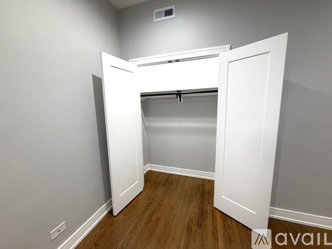 Chicago Apartment: 933 W Sheridan Rd