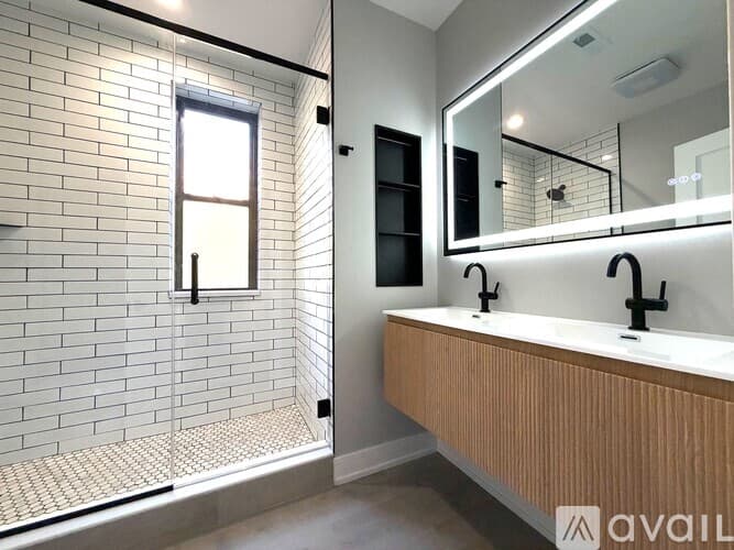 Chicago Apartment: 933 W Sheridan Rd