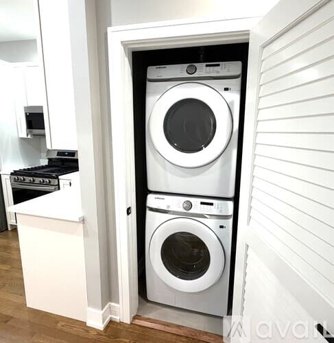 Chicago Apartment: 933 W Sheridan Rd
