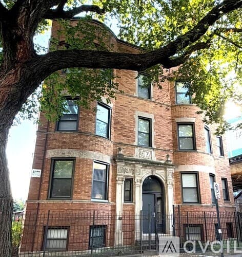 Chicago Apartment: 933 W Sheridan Rd
