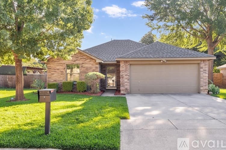 Fort Worth House: 2721 Carten St