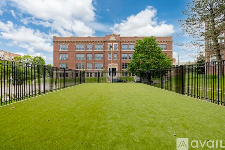 Kansas City Apartment: 315 East 39th Street