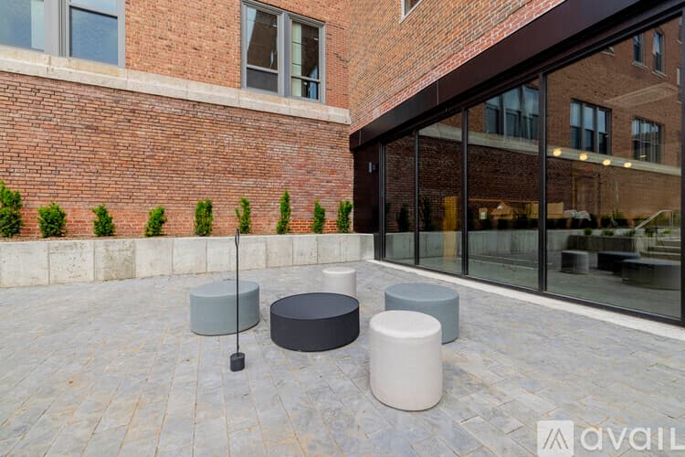 Kansas City Apartment: 315 East 39th Street