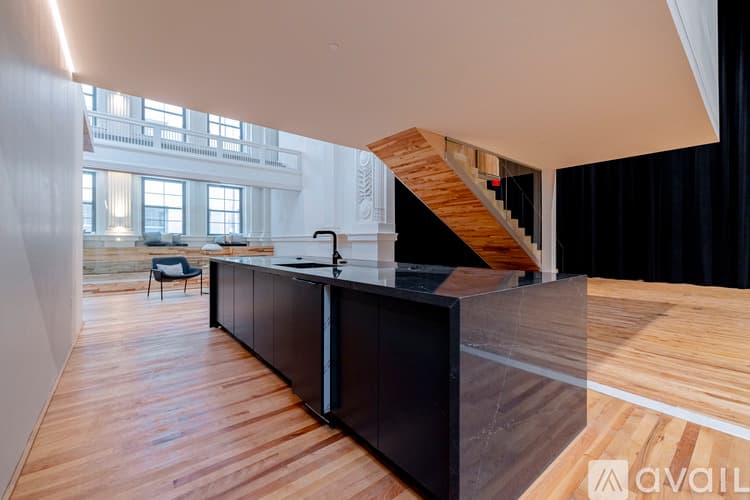 Kansas City Apartment: 315 East 39th Street