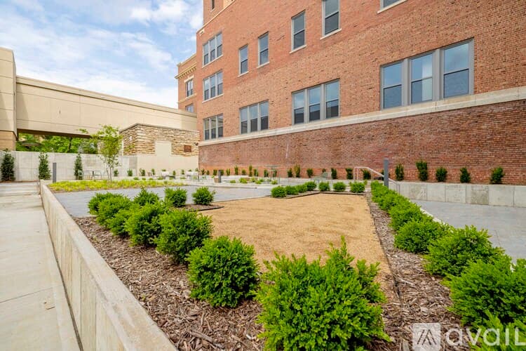Kansas City Apartment: 315 East 39th Street