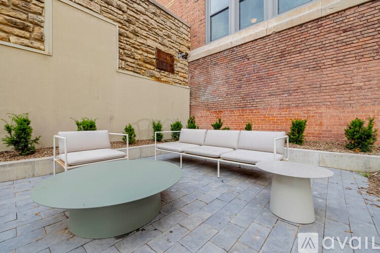 Kansas City Apartment: 315 East 39th Street