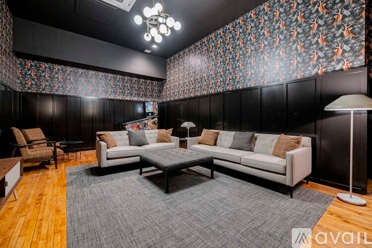 Kansas City Apartment: 315 East 39th Street