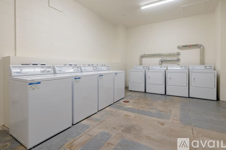 Kansas City Apartment: 315 East 39th Street